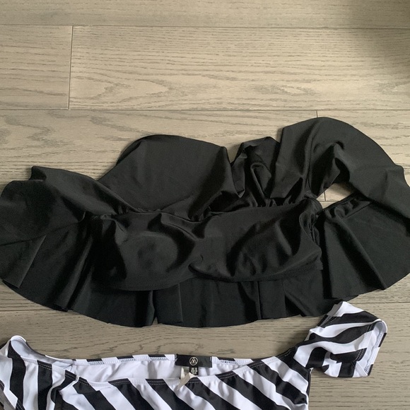 Two Off the Shoulder Bathing Suit Tops in Size 6 and M - Picture 2 of 7